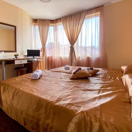 Хотел семеен ванеса *